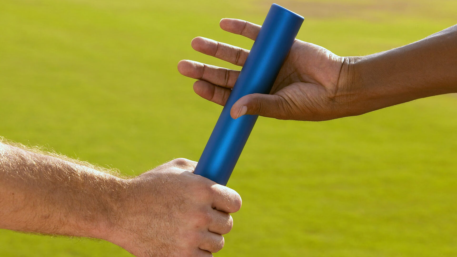 战队安排双语教练助力国际选手沟通顺畅