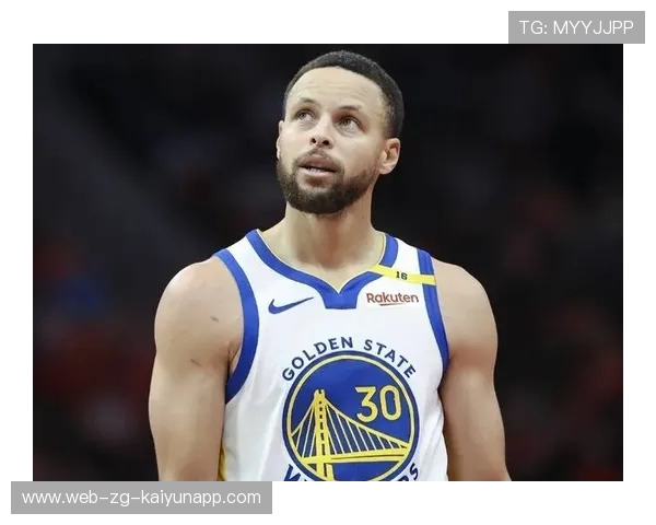 NBA库里单场命中10记三分，全场观众惊叹